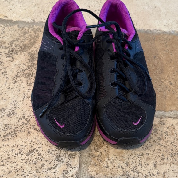 Nike Women's Black and Pink Athletic Shoes - Picture 6 of 7